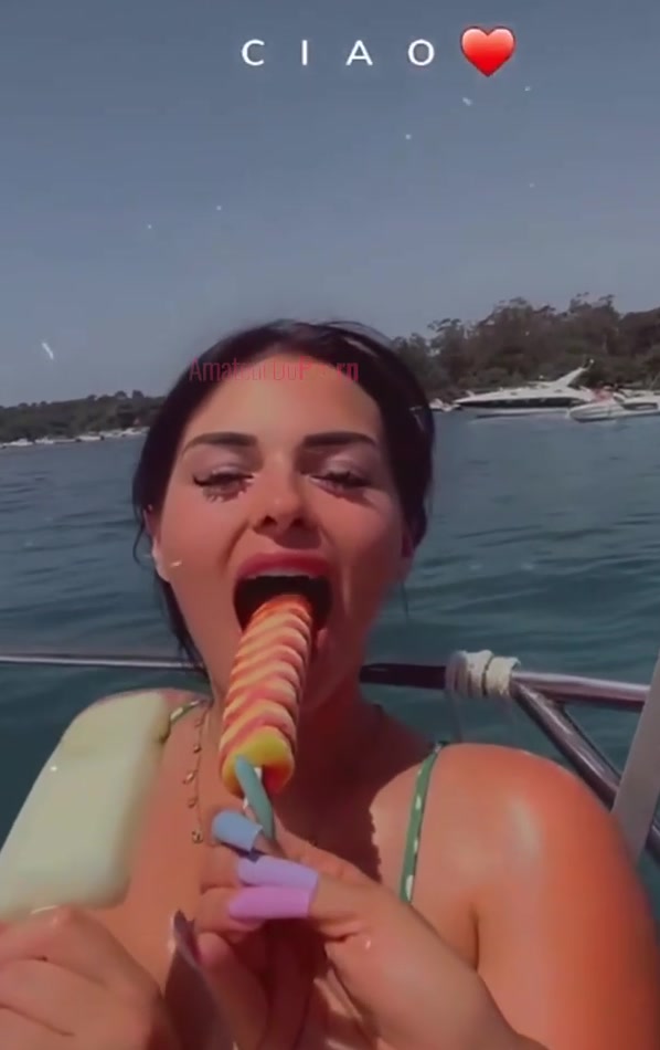 commesite.site leak astrid nelsia Pretending to give a blowjob