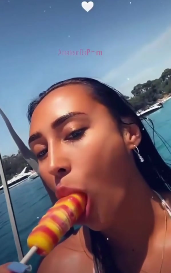commesite.site leak astrid nelsia Pretending to give a blowjob