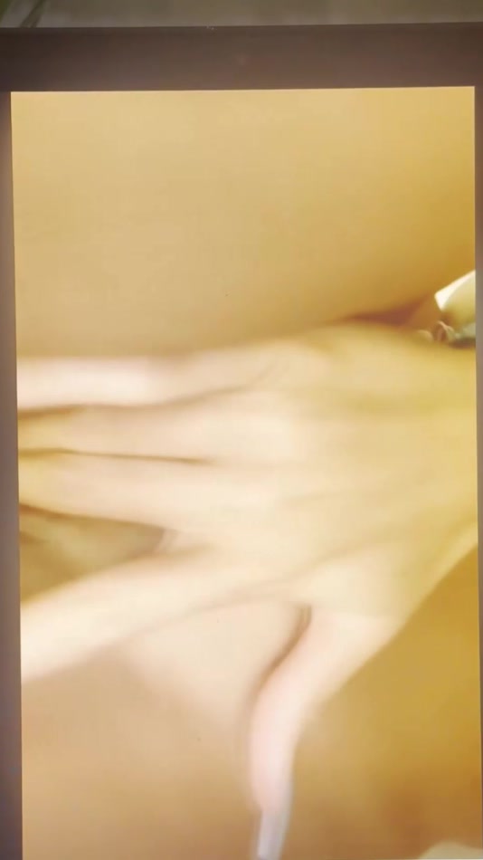 commesite.site leak astrid nelsia puts a dildo in her pussy