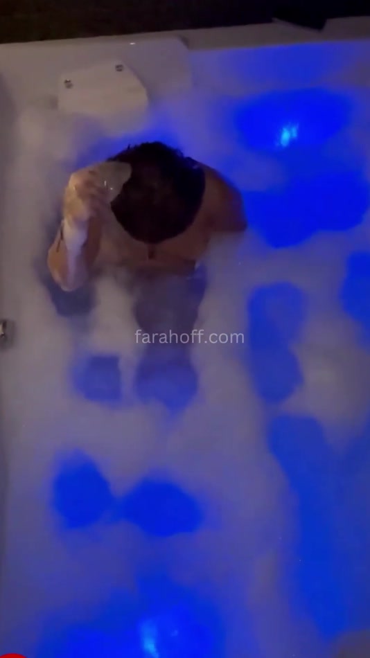 commesite.site leak farah off nude jacuzzi